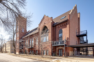 2900 W Shakespeare Ave in Chicago, IL - Building Photo - Building Photo