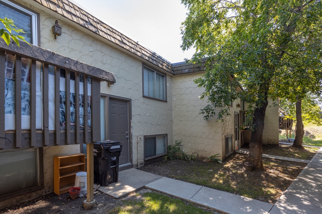11275D 6 St SW in Calgary, AB - Building Photo