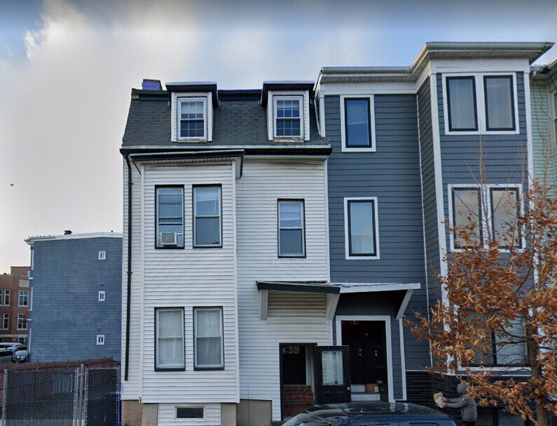 64 Chelsea St, Unit 2 in Boston, MA - Foto de edificio