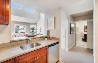 555 10th St, Unit 405 in Oakland, CA - Building Photo - Building Photo