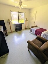 5650 NW 219th Street Rd in Micanopy, FL - Foto de edificio - Building Photo