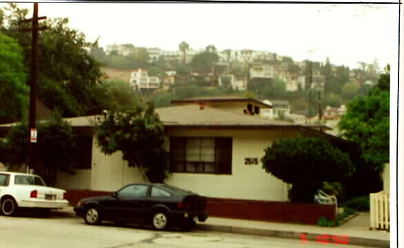 2515-2519 Griffith Park Blvd in Los Angeles, CA - Foto de edificio - Building Photo