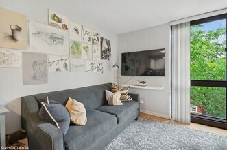 2201 N Cleveland Ave in Chicago, IL - Building Photo - Building Photo