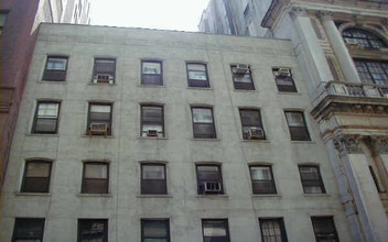 9 E 36th St in New York, NY - Building Photo - Building Photo