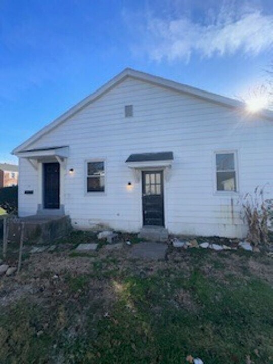 1209 MacArthur Cir-Unit -1209 in Evansville, IN - Building Photo