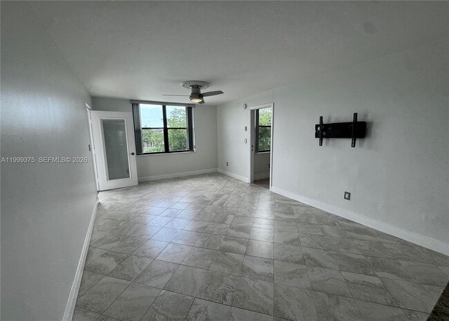 14415 N Kendall Dr in Miami, FL - Building Photo - Building Photo