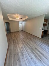 1052 S Hillcrest Ave in Springfield, MO - Building Photo - Building Photo