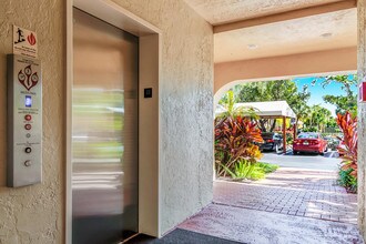 500 Uno Lago Dr-Unit -303 in North Palm Beach, FL - Building Photo - Building Photo