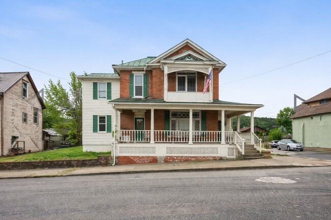 708 East High St in Waynesburg, PA - Building Photo - Building Photo