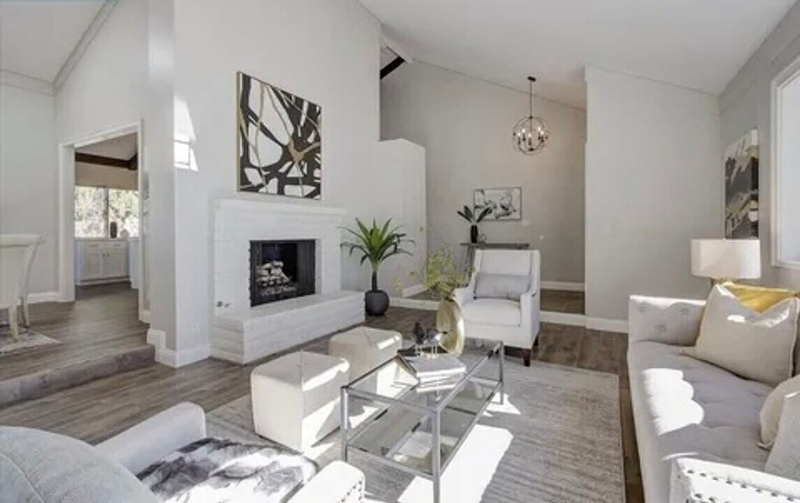 2020 San Miguel Dr in Walnut Creek, CA - Foto de edificio