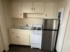 Virginia Junction in Baden, PA - Foto de edificio - Building Photo