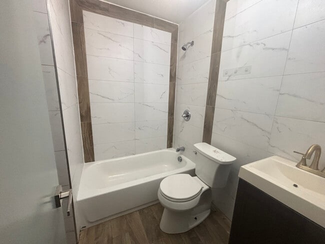 1607 John F. Kennedy Blvd, Unit 1 in Jersey City, NJ - Foto de edificio - Building Photo