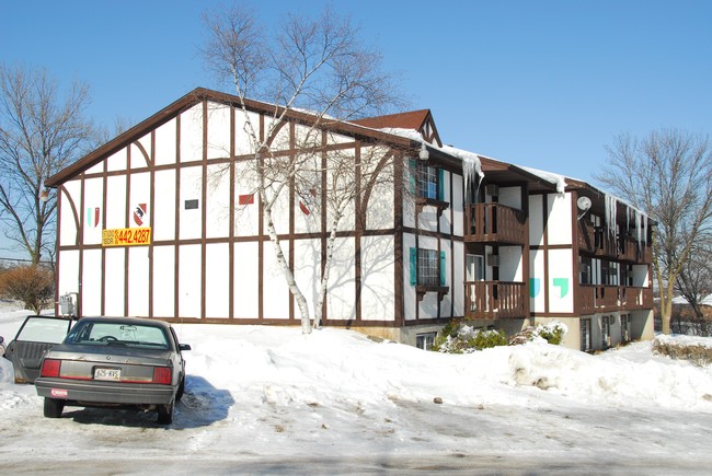 Zurich Haus in Madison, WI - Foto de edificio - Building Photo