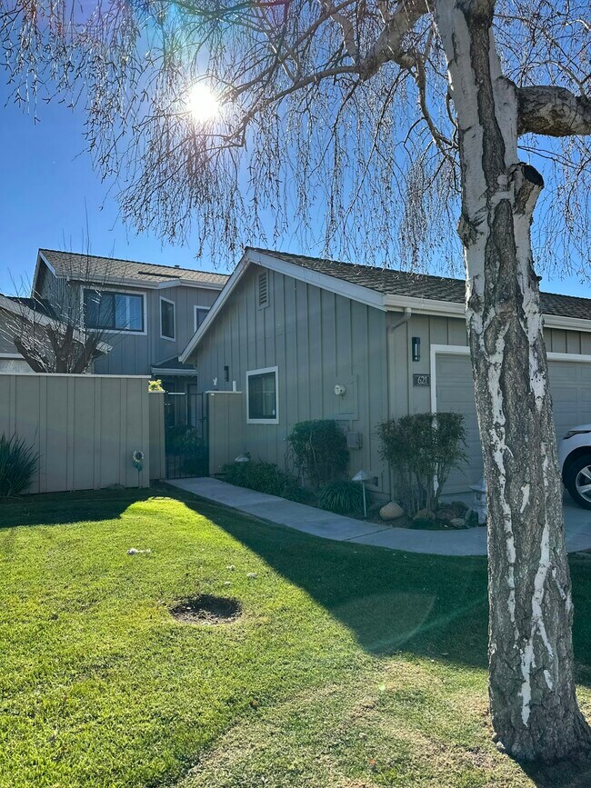 621 Helen Ct in Hollister, CA - Building Photo - Building Photo