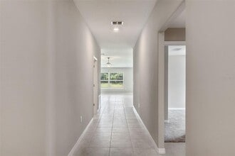 7122 Samuel Ivy Dr in Tampa, FL - Building Photo - Building Photo