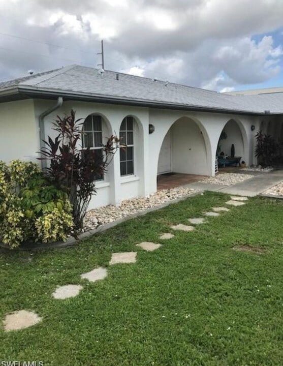 2709 SW Santa Barbara Pl, Unit 2 in Cape Coral, FL - Building Photo