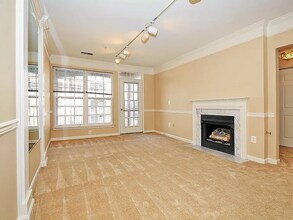 2711 Bellforest Ct, Unit APT 205 in Vienna, VA - Foto de edificio - Building Photo