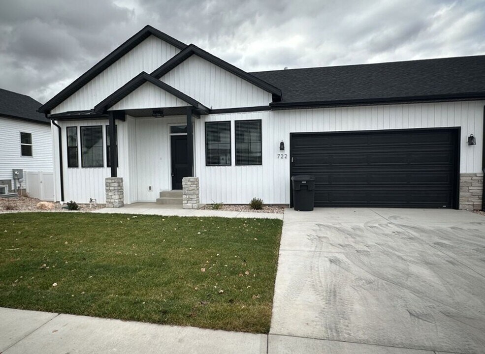 714 S Liberty Cove Dr in Cedar City, UT - Building Photo