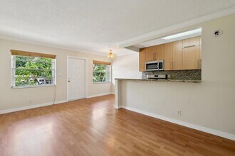 1125 NE 16th Pl, Unit 205 in Fort Lauderdale, FL - Building Photo - Building Photo