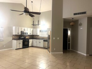 3001 W Hampshire Ct in Tucson, AZ - Foto de edificio - Building Photo