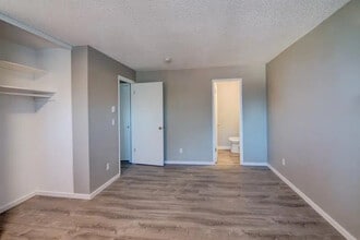 Riverfront Apartments in Auburn, WA - Building Photo - Building Photo