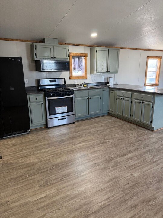 16030 S Missouri 37 Businesss in Cassville, MO - Building Photo