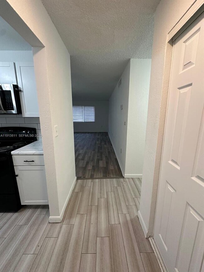 505 NW 177th St in Miami Gardens, FL - Building Photo - Building Photo