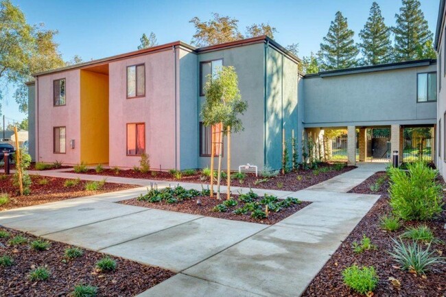 Courtyard by Trion Living in Sacramento, CA - Building Photo - Building Photo