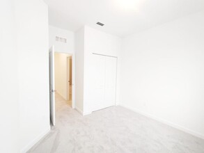 659 SE Lk Fls St in Port St. Lucie, FL - Building Photo - Building Photo