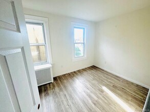 438 Locust St in Mount Vernon, NY - Foto de edificio - Building Photo