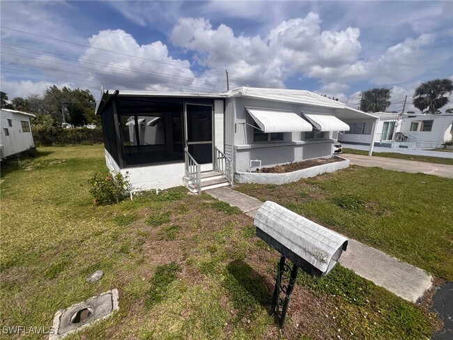 233 Fireball Ln in North Fort Myers, FL - Building Photo - Building Photo