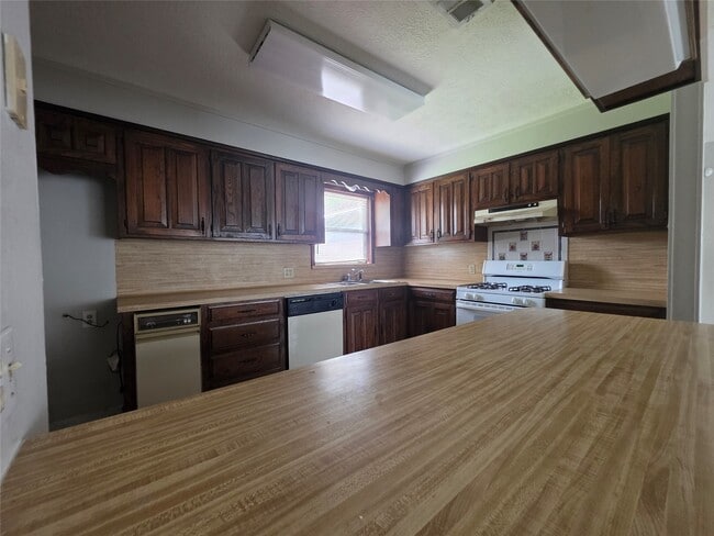 property at 705 N Circle Dr