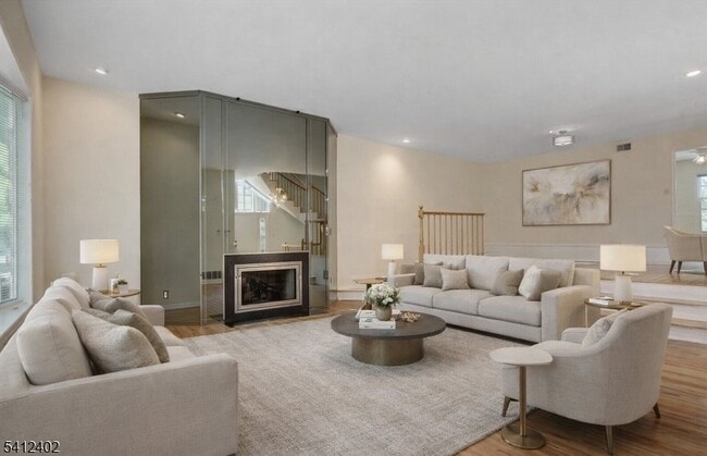 4 Dearburn Ct in Florham Park, NJ - Building Photo - Building Photo