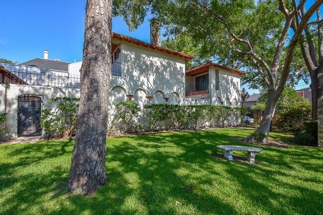 9703 Briar Forest Dr in Houston, TX - Building Photo - Building Photo