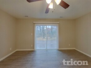 6027 Running Deer Rd in Charlotte, NC - Foto de edificio - Building Photo