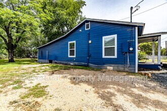 2735 Pecan Valley Dr in San Antonio, TX - Building Photo - Building Photo