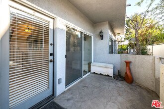 15153 Burbank Blvd in Los Angeles, CA - Building Photo - Building Photo