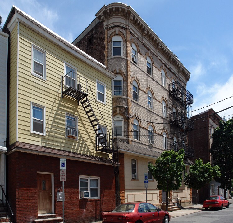 240 Oliver St in Newark, NJ - Foto de edificio