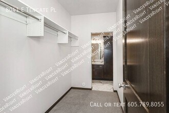 8041 E Tencate Pl in Sioux Falls, SD - Building Photo - Building Photo