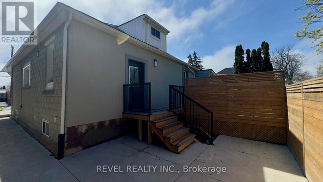 property at 520 Cochrane Rd