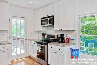 21 Kinross Rd, Unit 1 in Boston, MA - Building Photo - Building Photo