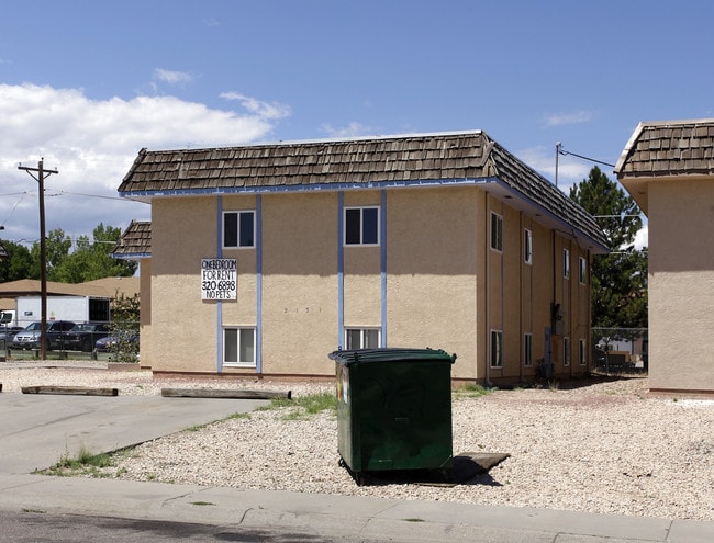 2131 Norman Ln in Pueblo, CO - Foto de edificio - Building Photo