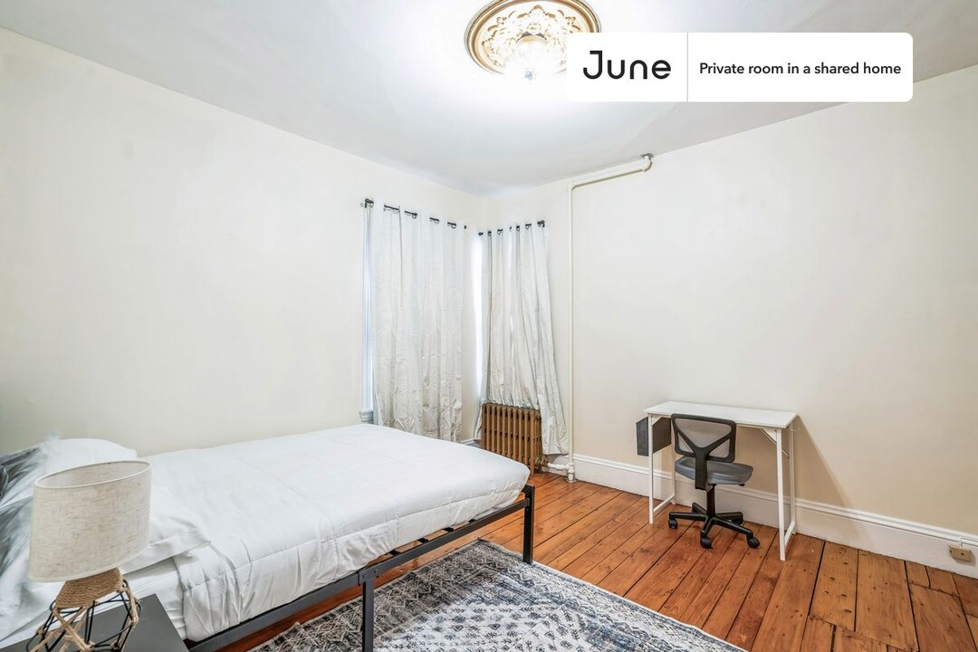 Private bedroom in 4 bed/1.5 bath Home in Boston, MA - Building Photo