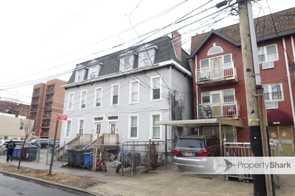 69-03 38th Ave in Queens, NY - Building Photo
