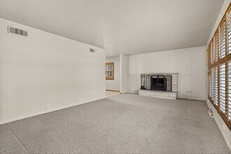 5631 S Oak St in Hinsdale, IL - Building Photo - Building Photo