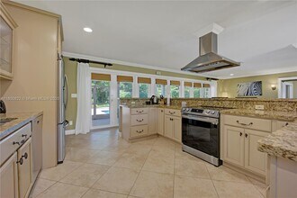 7905 SW 161st St in Palmetto Bay, FL - Building Photo - Building Photo