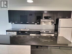 19 Singer Ct in Toronto, ON - Building Photo - Building Photo