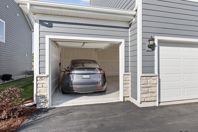 7882 W 105th Pl in Crown Point, IN - Building Photo - Building Photo