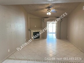 37609 15th St E in Palmdale, CA - Building Photo - Building Photo