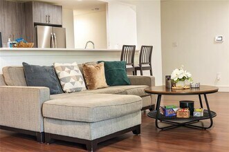 10022 Glenrio Ln in Dallas, TX - Building Photo - Building Photo